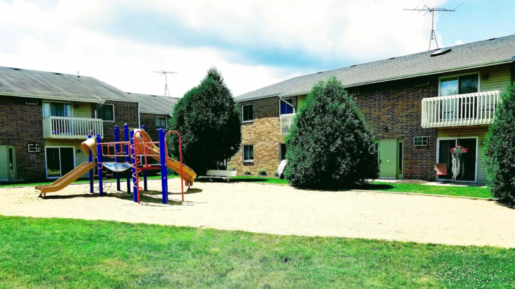 MonticelloAM Closes $29M Transaction for Illinois Apartment Complex
