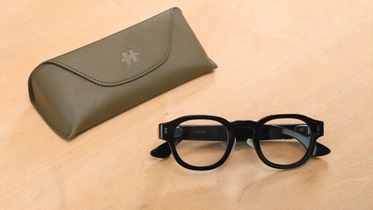 These camera-free smart glasses want to give you a secret advantage in meetings