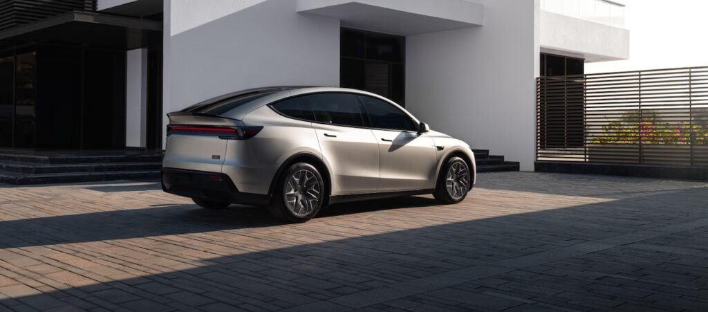 Tesla Model Y L Debuts with Three-Rows of Seats