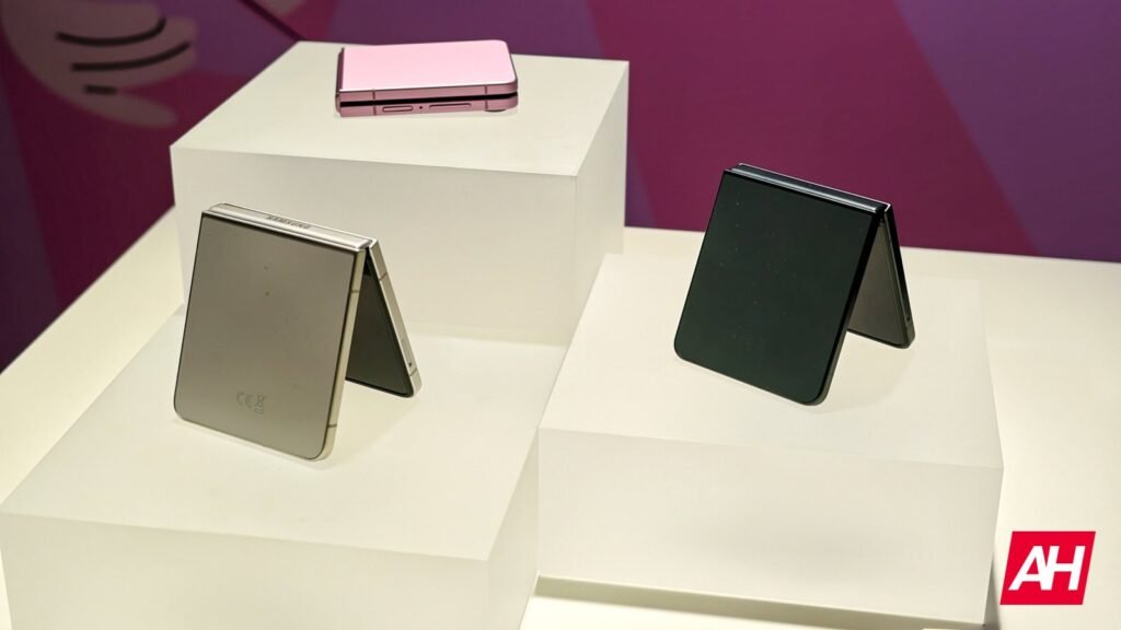 Does the Samsung Galaxy Z Flip 8 Have a MicroSD Card Slot
