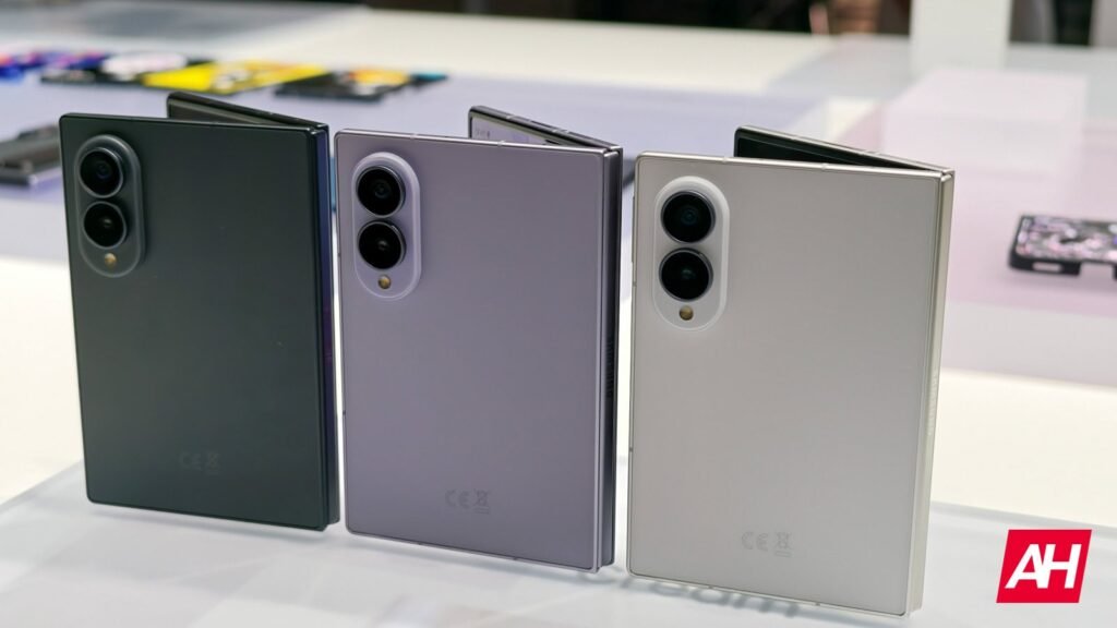 Does the Samsung Galaxy Z Fold 8 have a microSD card slot
