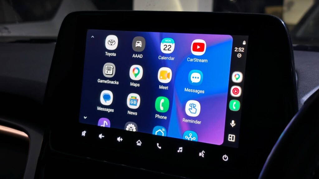 WhatsApp’s latest update makes the app way more useful on Android Auto