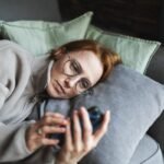 What To Text A Struggling Friend, According To Therapists
