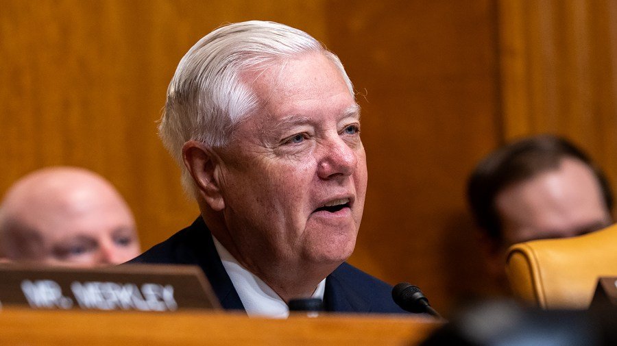 Senate advances Graham bill to put harsher sanctions on Russia, Iran