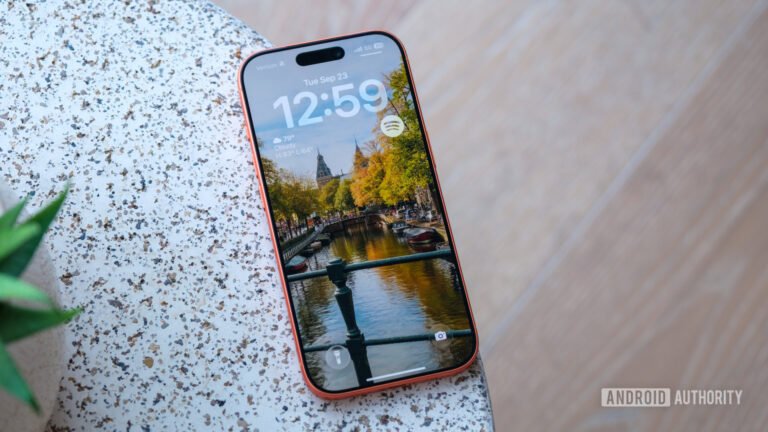 Apple just rolled out a neat wallpaper trick Android users will envy