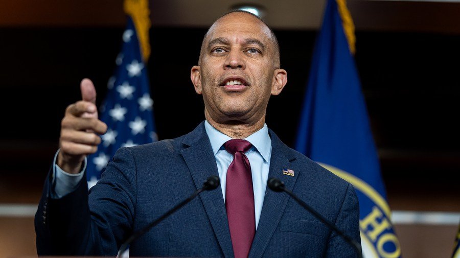 Hakeem Jeffries doubles down on Dems' and affordability ahead of midterms