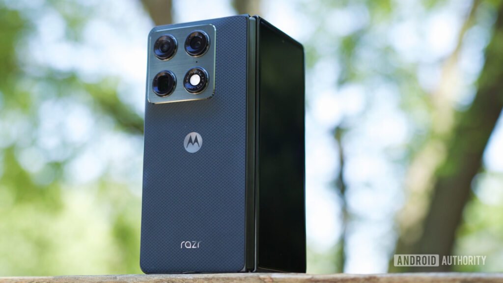 This is the first Motorola phone to support AirDrop via Quick Share