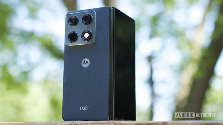 This is the first Motorola phone to support AirDrop via Quick Share