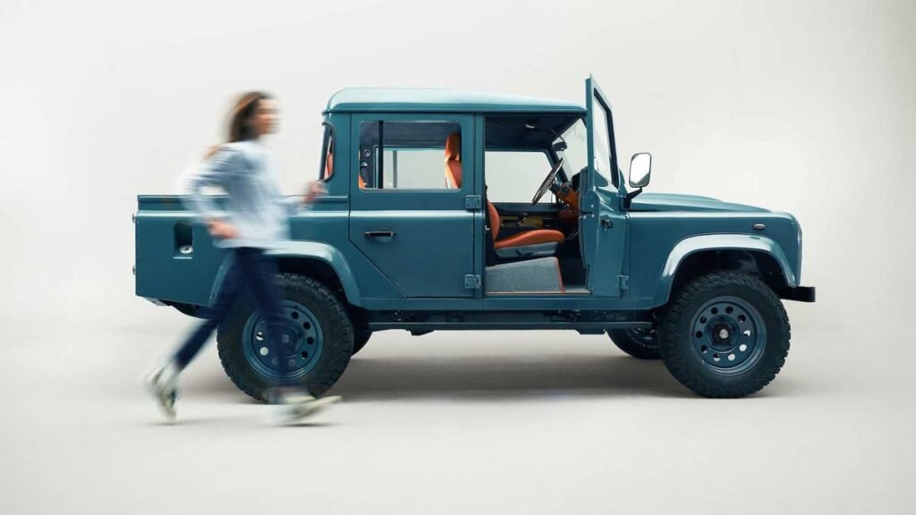 Wealthy Young Women Love Expensive Old SUVs