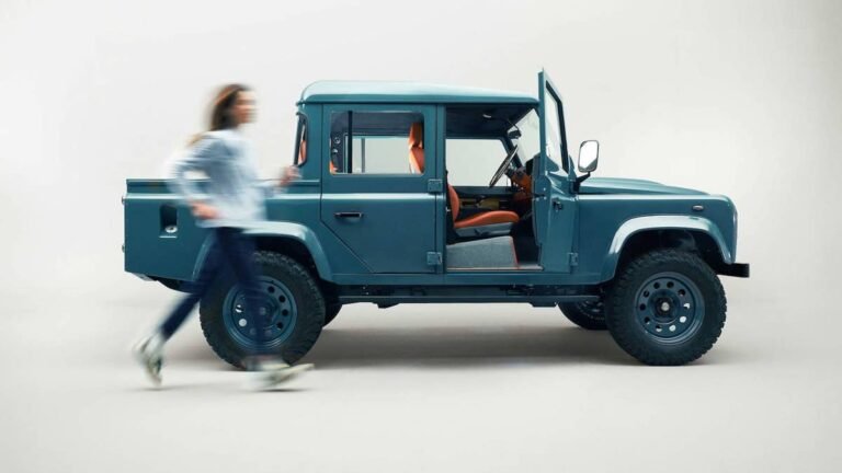 Wealthy Young Women Love Expensive Old SUVs