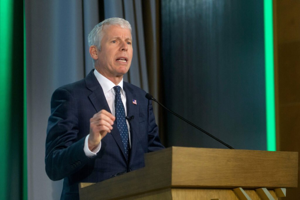Ships continue to move through Strait of Hormuz, Chris Wright says