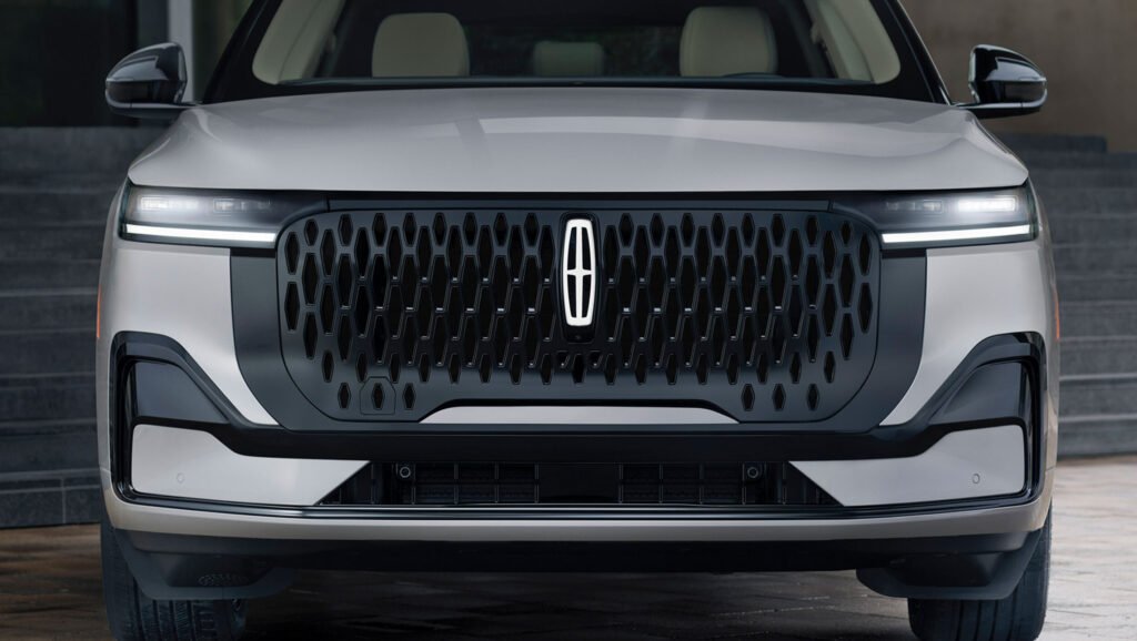 Lincoln Gives The 2027 Nautilus A Facelift And A ‘Black Eye’