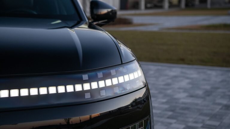 Hyundai's Biggest SUVs Are Blacking Out Around The World, But It's A Good Thing