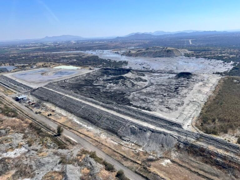 Images of the aftermath of the 13 August 2026 tailings storage facility failure at the Semancor Dikwena Chrome Mine in South Africa