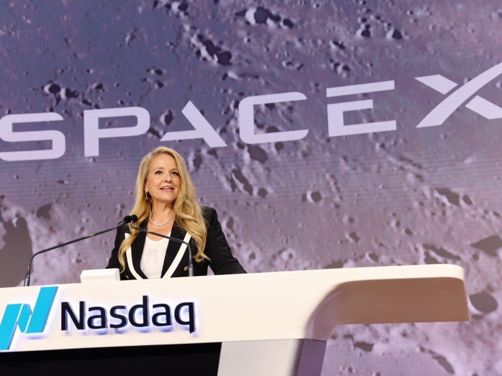 SpaceX says it’s coming for AT&T, Verizon, and T-Mobile customers