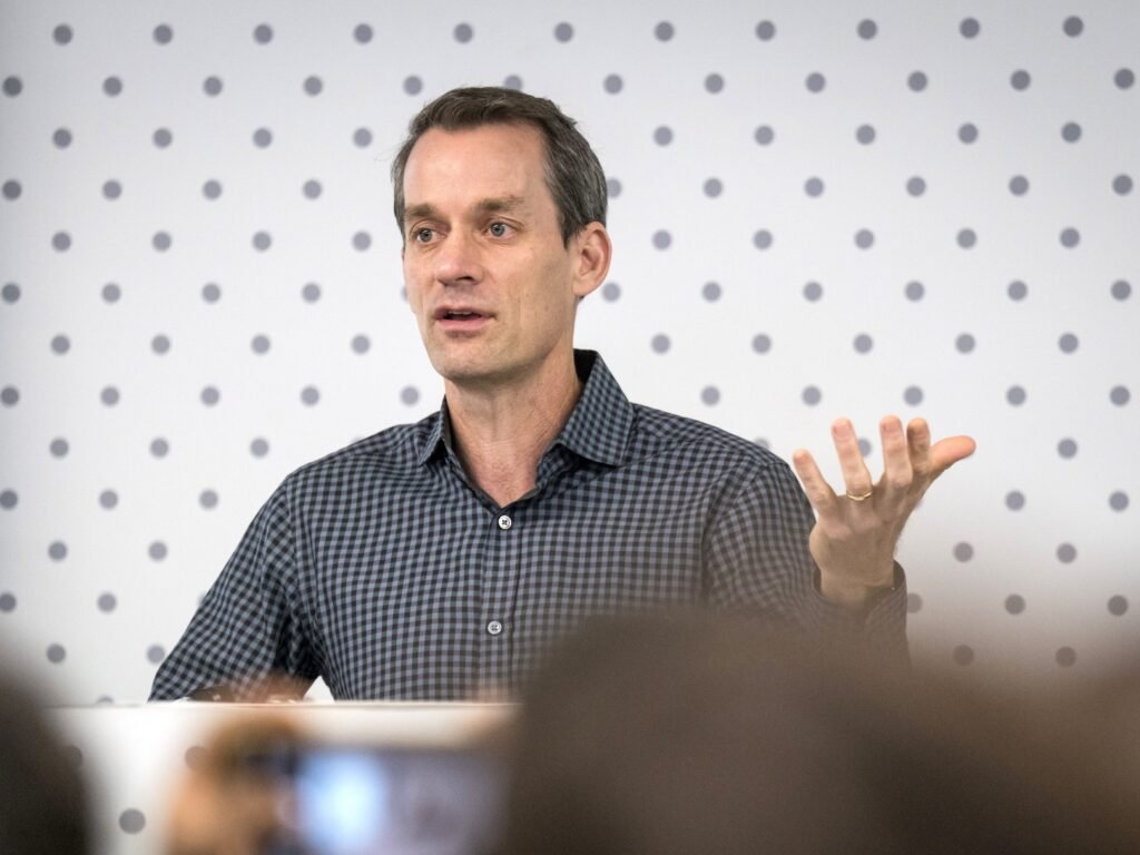 Departing Google chief scientist Jeff Dean has been in talks for a $10 billion valuation for his new AI startup
