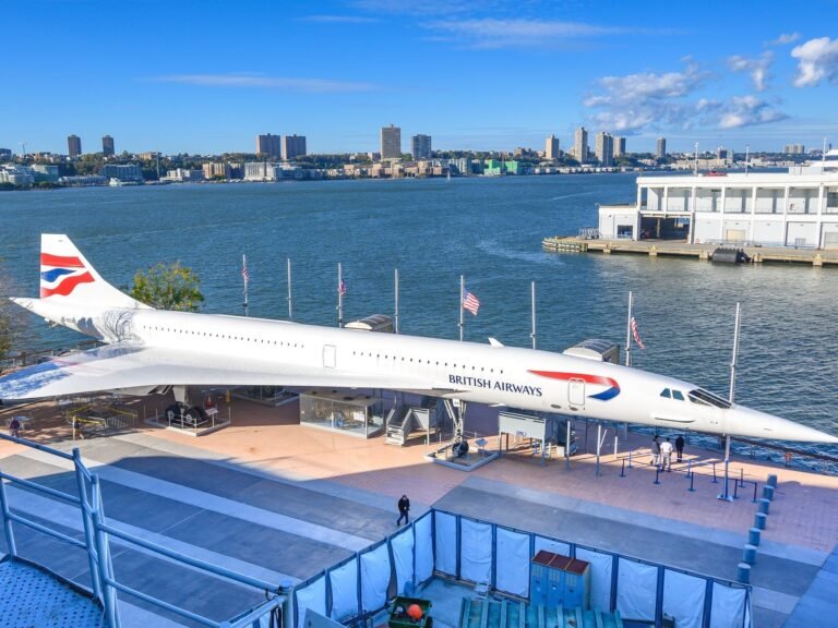 I toured a Concorde, the discontinued supersonic commercial jet flown by celebrities and royals. Take a look inside.