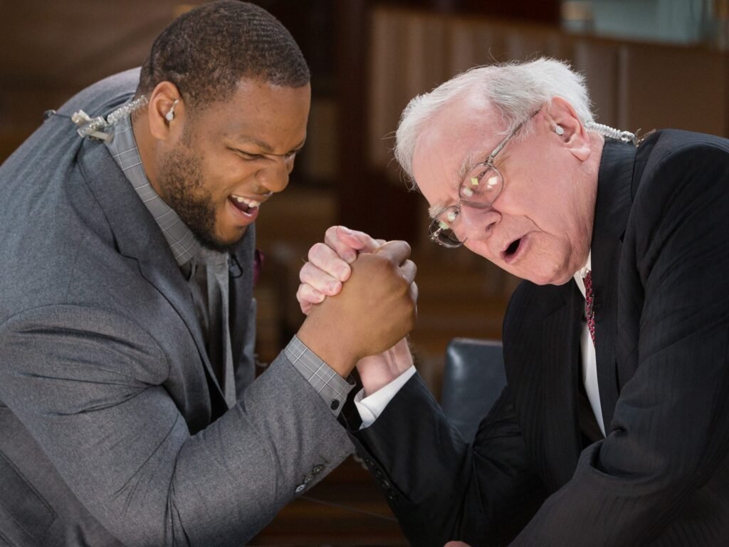 A former NFL player says Warren Buffett taught him 2 lessons about success that he still follows years later