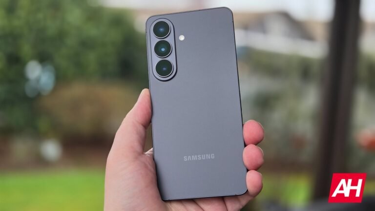 Samsung Galaxy S26 FE Firmware Surfaces With Wallpapers and a One UI 9.5 Hint
