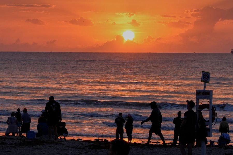 Sunrises before 5 a.m.? How permanent standard time would impact summer mornings