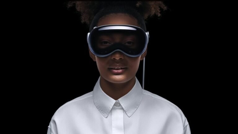 Apple Reportedly Lays Off VR Staff as It Shifts Focus to Smart Glasses