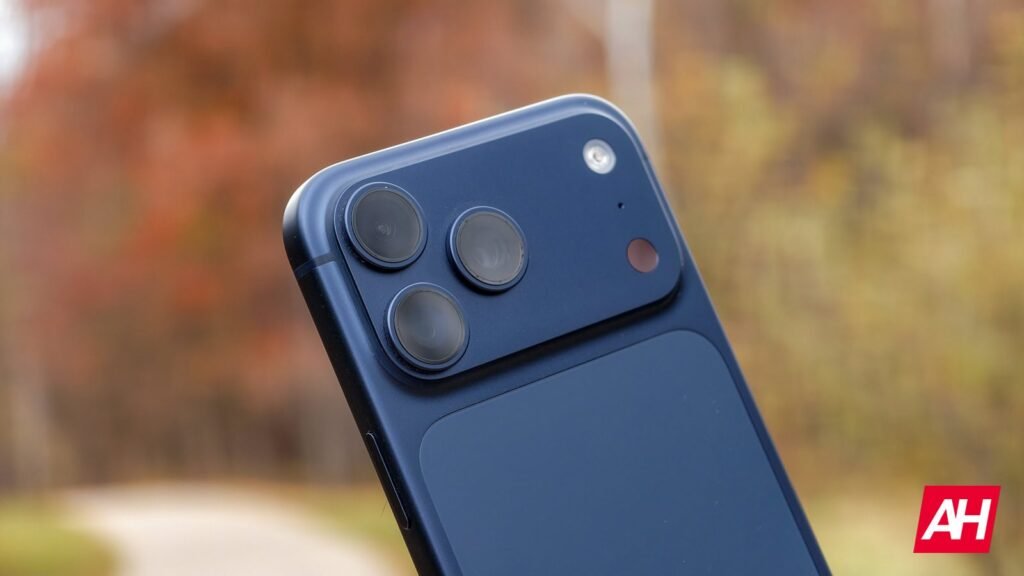 iPhone 18 Pro Max Could Get a Camera Upgrade That Samsung Had and Abandoned Years Ago
