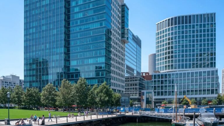 Oxford Properties Pays $435M for Fan Pier Office Tower