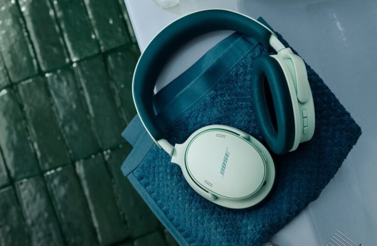 Bose's QuietComfort (2nd Gen) are steeped in comfort and elevated sound