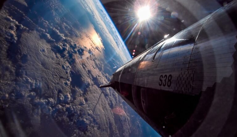 SpaceX Teams With Apple, Google, and Samsung to Take On Carriers From Space