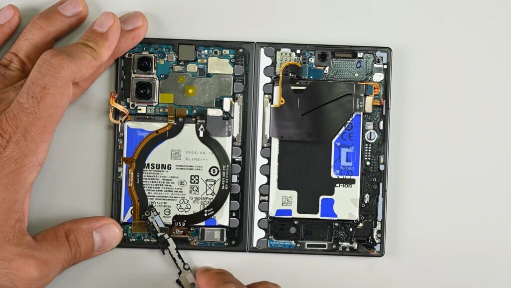 Galaxy Z Fold 8 Repairability Score Is Far From Great — Here Are the Details