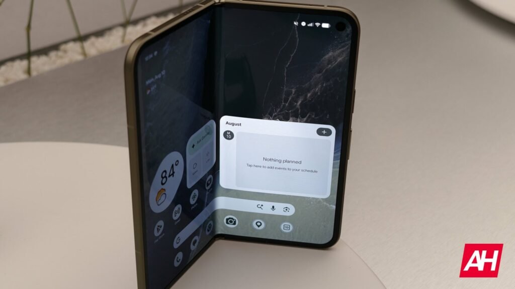 Foldable Smartphone Users Spend 14x More on In-App Purchases Than Regular Phone Users