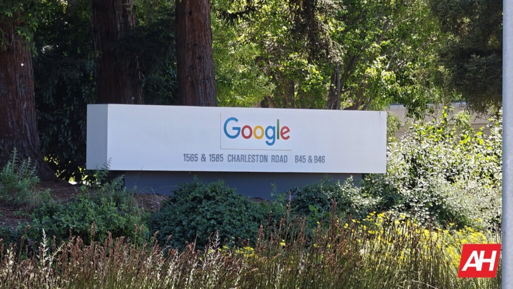 Google's G logo statue is looking fresh with its updated paint job