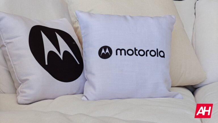 Motorola Just Patented a Smartwatch That Unfolds Into a Smartphone