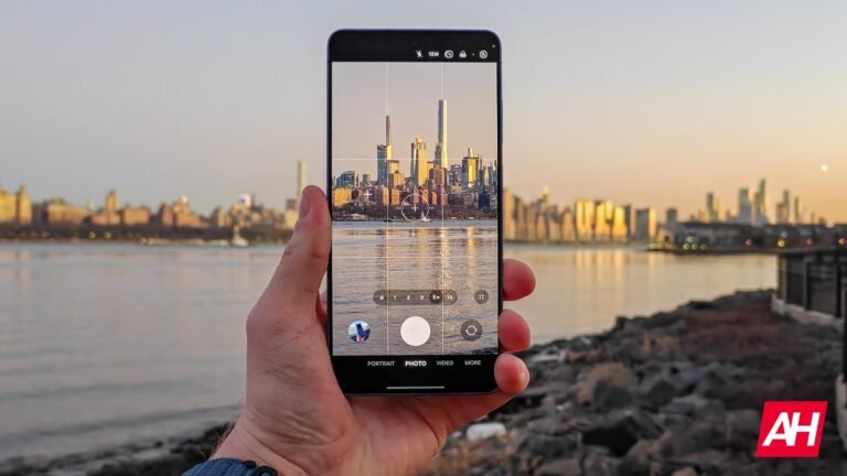 Samsung's Flagship Success Is Making Its Camera Suppliers Very Happy This Year