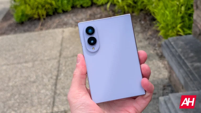 Samsung's Galaxy Z Fold 8 Is a Record-Breaker That Still Can't Save Its Mobile Division