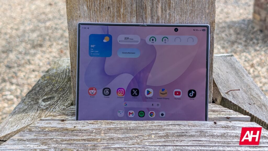 Foldable Smartphone Shipments Set to Double by 2028