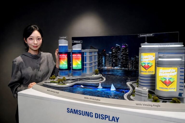 Samsung shows off foldable OLED that solves brightness degradation