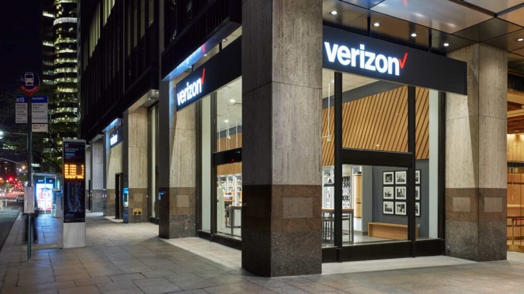 Verizon Launches $25,000 Reward Program to Catch Network Vandals