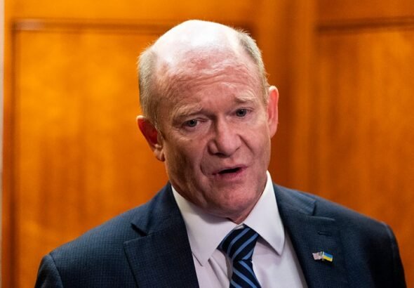 Democrat criticizes Trump's Air Force One switch as 'despicable incident of disrespect'