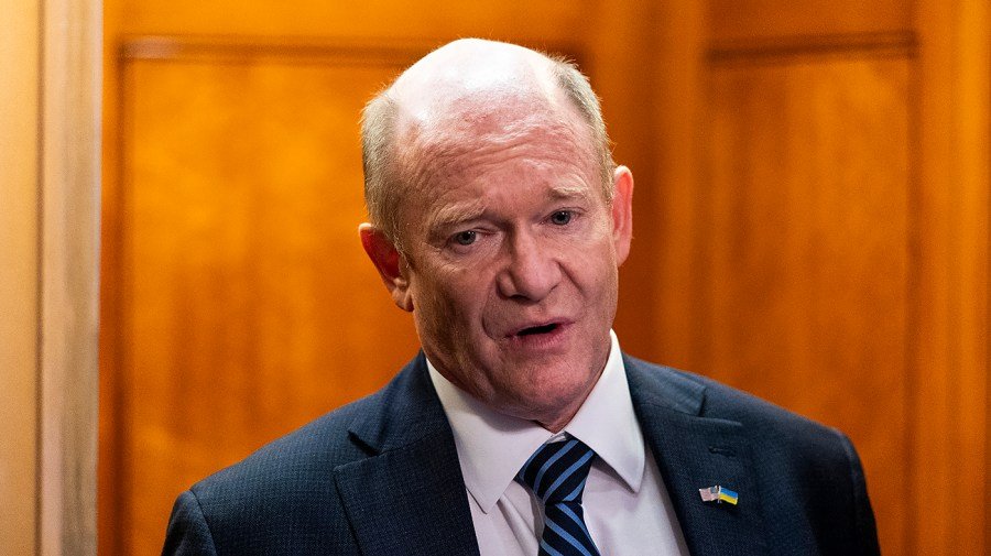 Democrat criticizes Trump's Air Force One switch as 'despicable incident of disrespect'