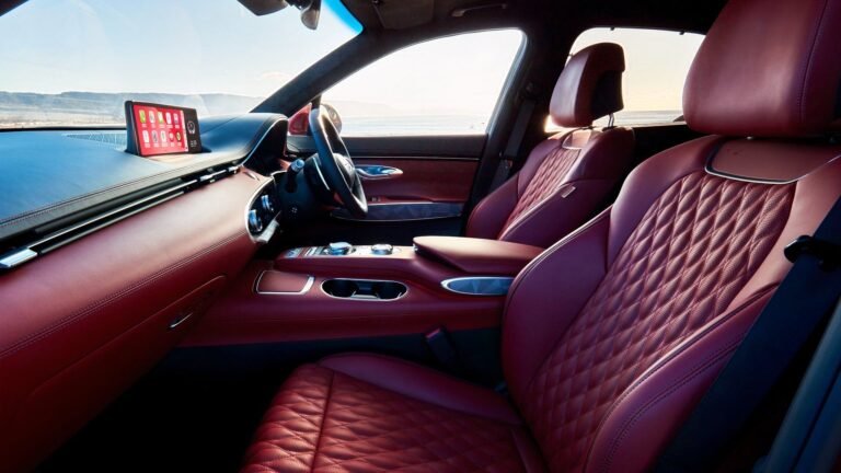 This 4-Year-Old SUV Costs $31,000, And Has The Peak Interior You're Looking For