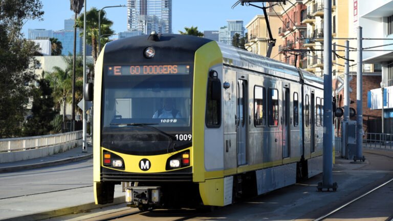 LA Metro To Give $600 To 2,000 LA County Residents Who Don't Drive Their Car For Five Weeks