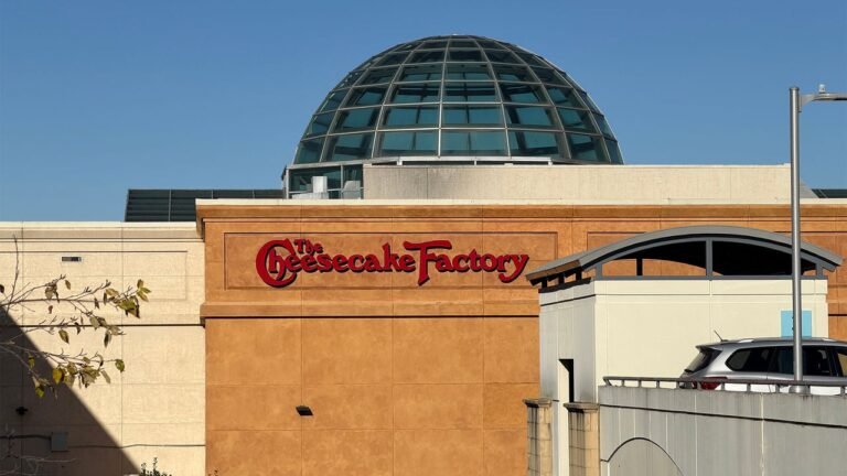 Surprisingly, Cheesecake Factory is one of the hottest food stocks right now. Here’s why