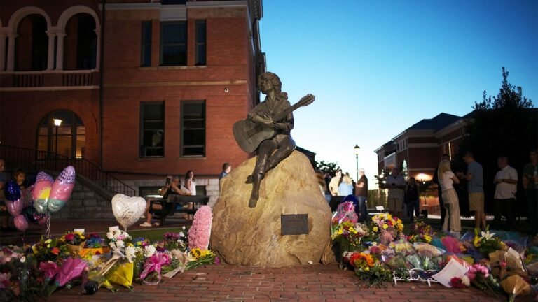 ‘We’ll always love you’: How the internet, celebrities, and cities around the world are paying tribute to Dolly Parton