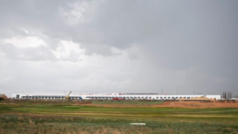 Trump questions Texas data center move in surging political battle 