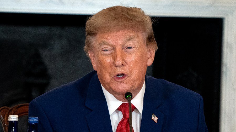DOJ opinion extends executive privilege to president's communications with private advisers