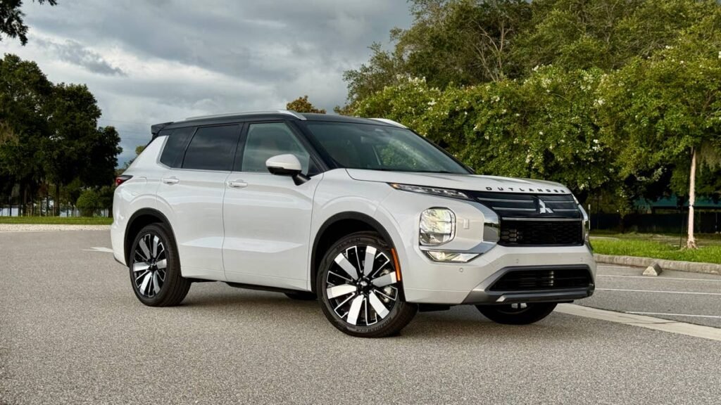 2026 Mitsubishi Outlander Gives Frugal Families 3 Rows for $29,995