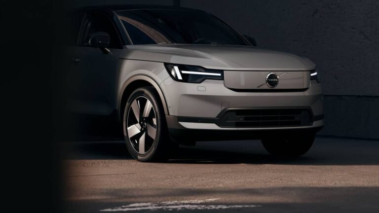Volvo XC40 Gets a 2027 Refresh, but the Big Changes Are Inside