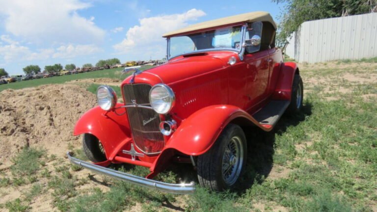 300 Classic Cars Are Going To Auction, Some Starting At Just 50 Cents