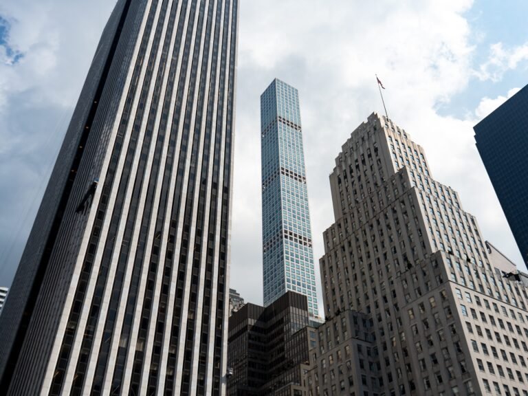 Rich New Yorkers' incomes have soared, but it means more wealth to tax